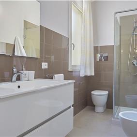 5 bedroom villa with infinity pool, Castellammare del Golfo, sleeps 9